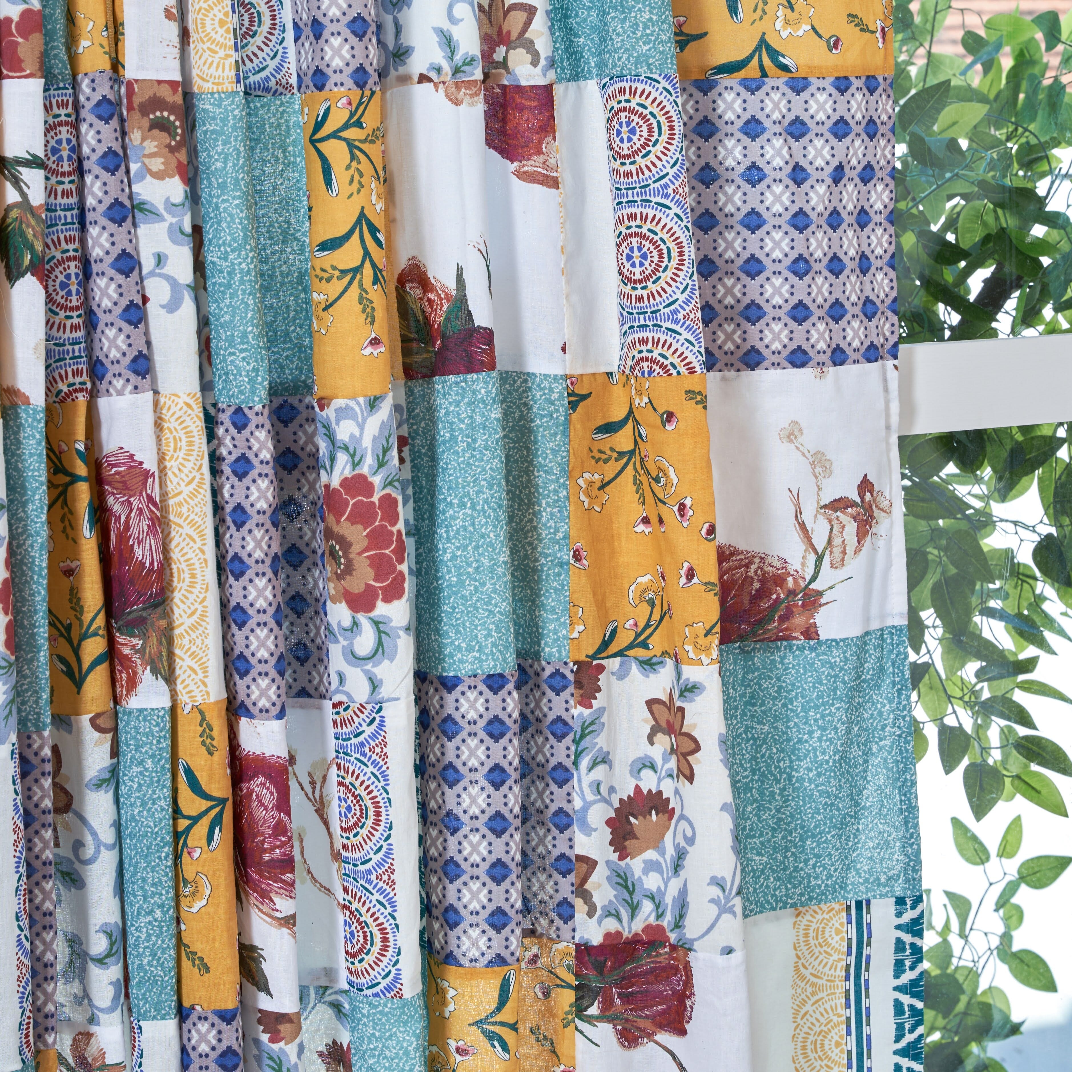 Tache Old World Garden Pastel Blue Yellow Red Hummingbirds Cotton Patchwork Curtain (JHW-936)