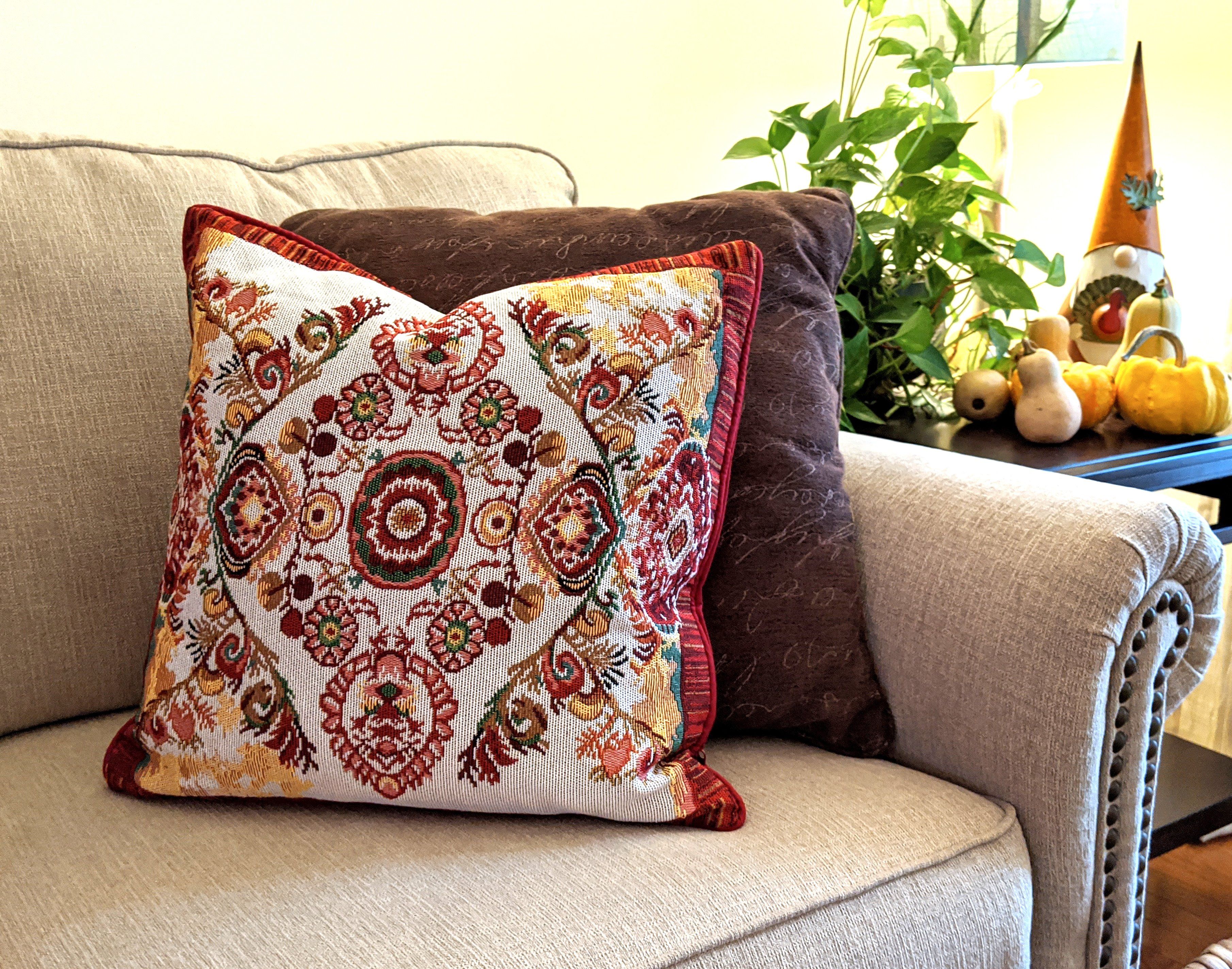 Tache Elegant Burgundy Ornate Paisley Woven Tapestry Throw Pillow Cove