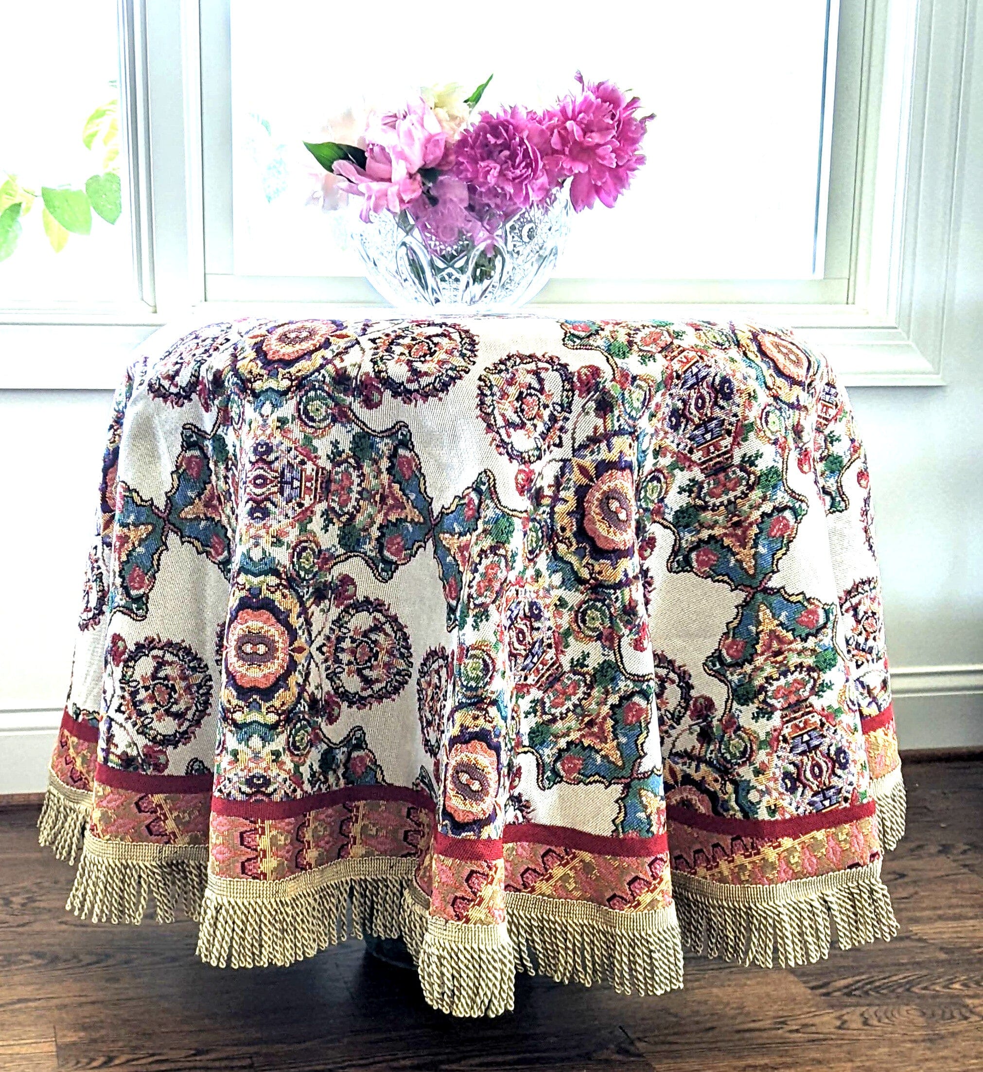 Tache Elegant Ivory Colorful Ornate Paisley Woven Tapestry Tablecloth  (18193)