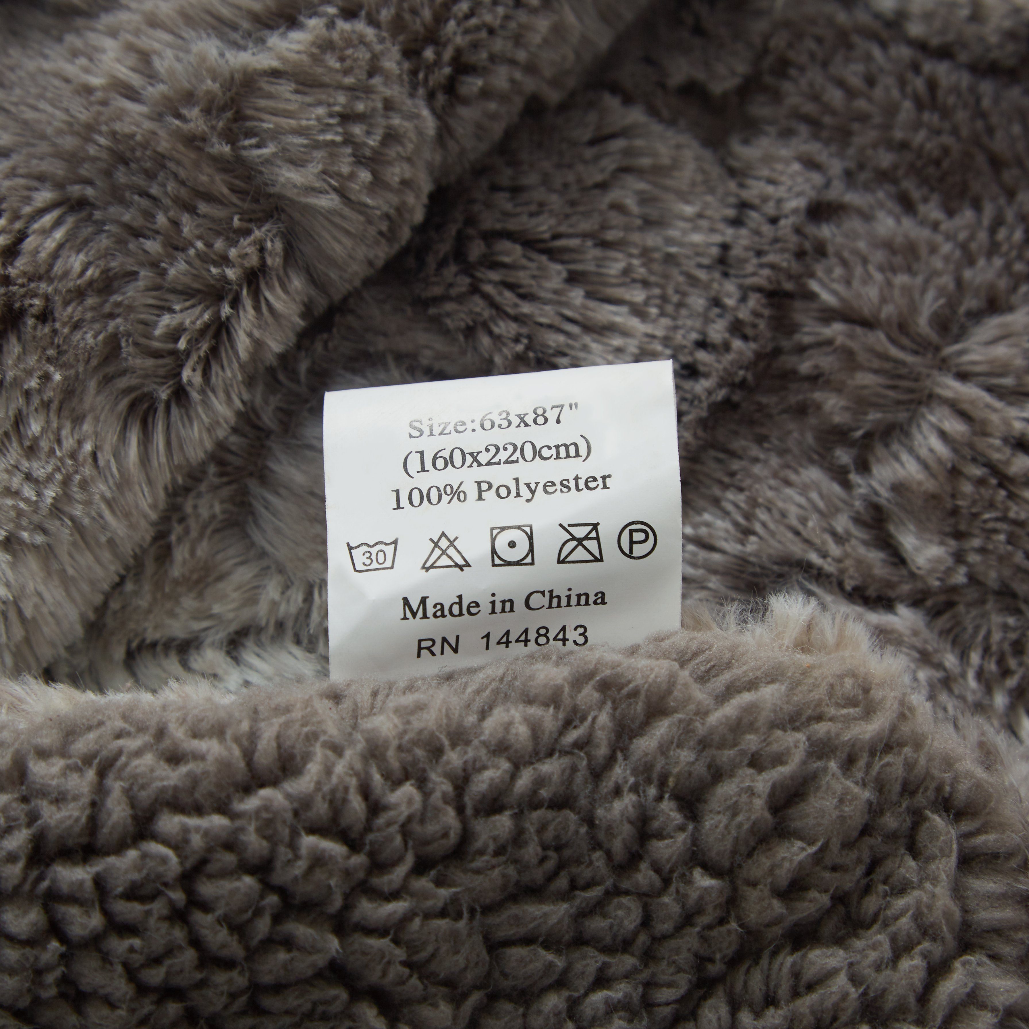 Tache Silver Snow Giraffe Faux Fur Throw Blanket DY16